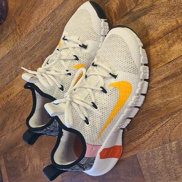 Nike Shoes - Nike Metcon Free 3